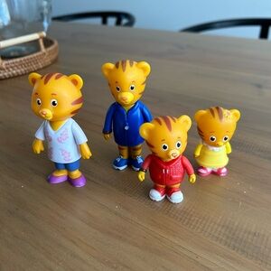 Daniel Tiger Family Figure Set